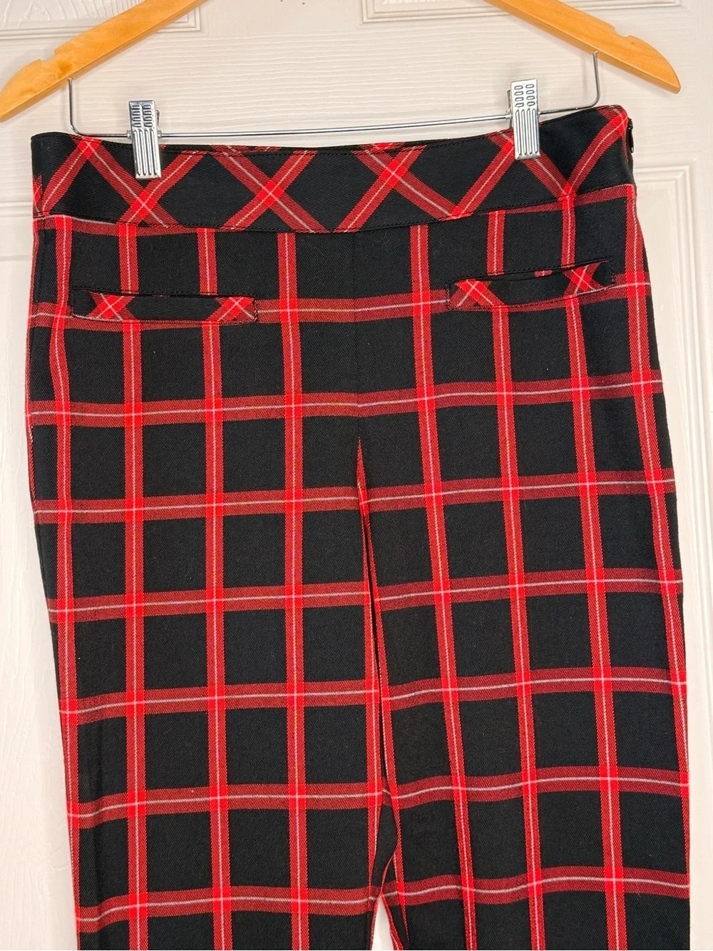 Trina Turk Red Black Plaid Cropped Ankle Pants Size 6 Career Holiday Preppy Chic